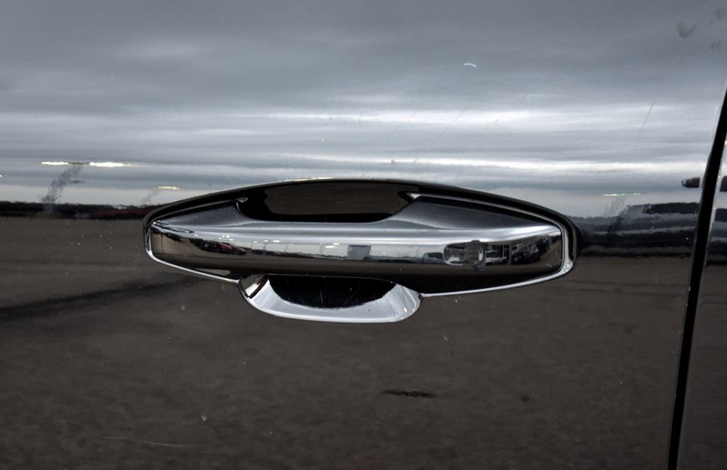 Used 2023 Volvo XC40 B5 Plus image 12