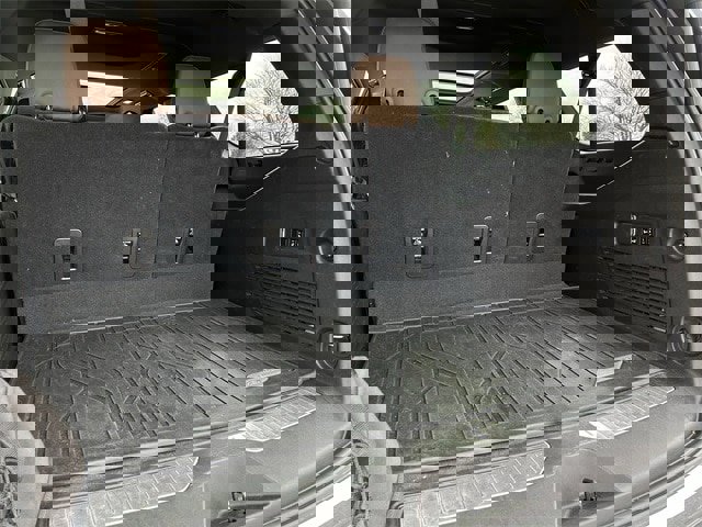 Used 2021 Chevrolet Suburban High Country image 35