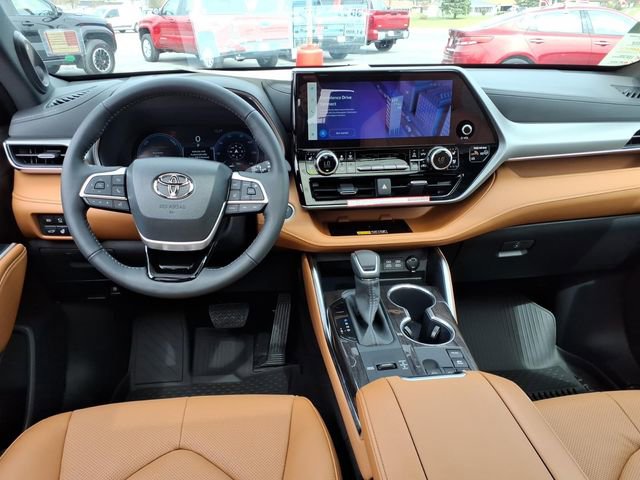 New 2026 Toyota Highlander Platinum image 21