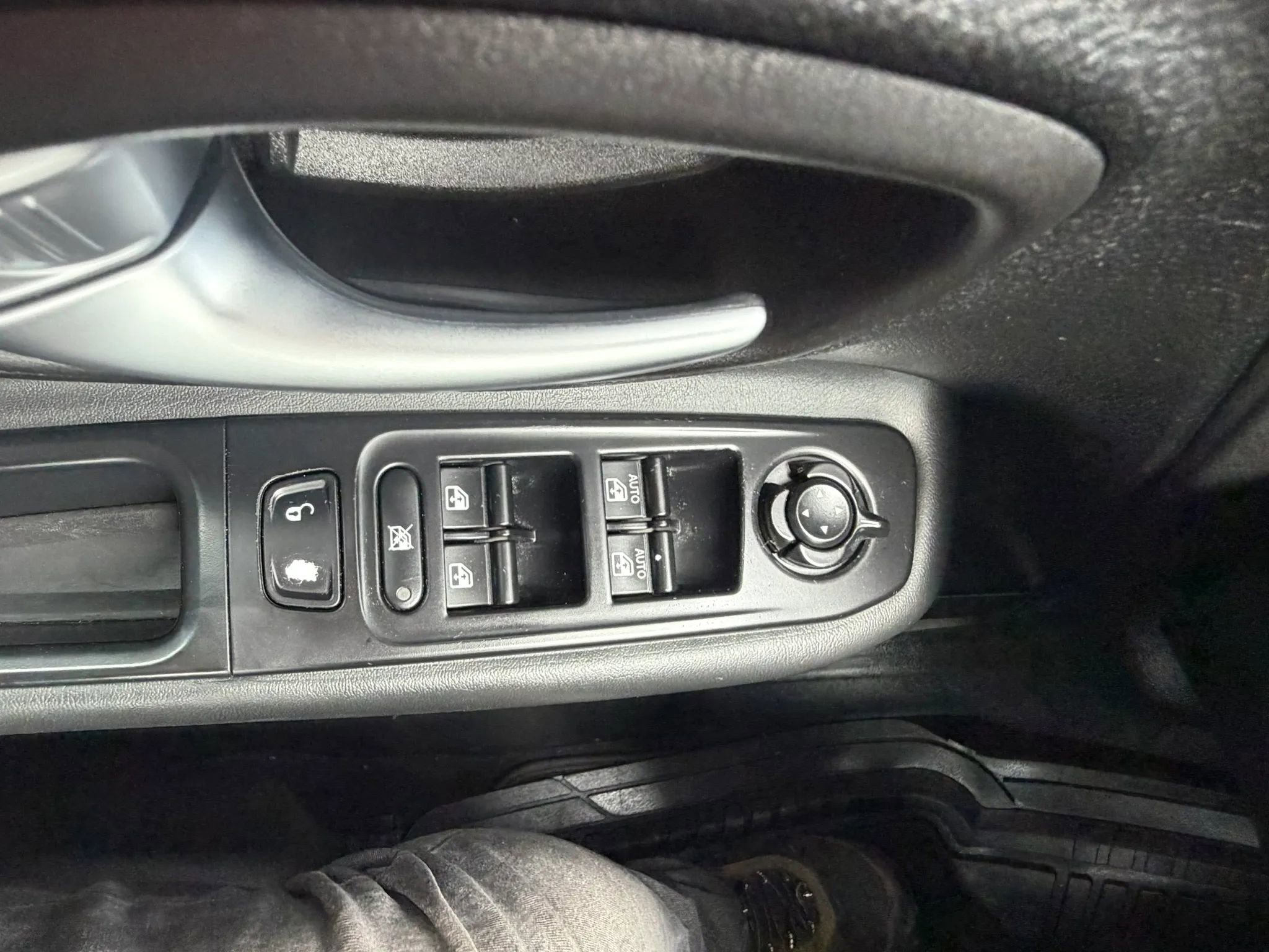 Used 2018 Jeep Renegade Limited FWD image 24