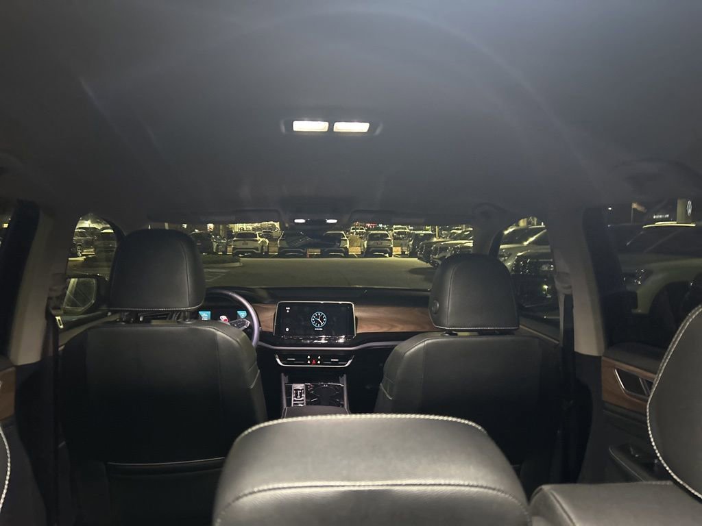 Used 2025 Volkswagen Atlas SE image 11