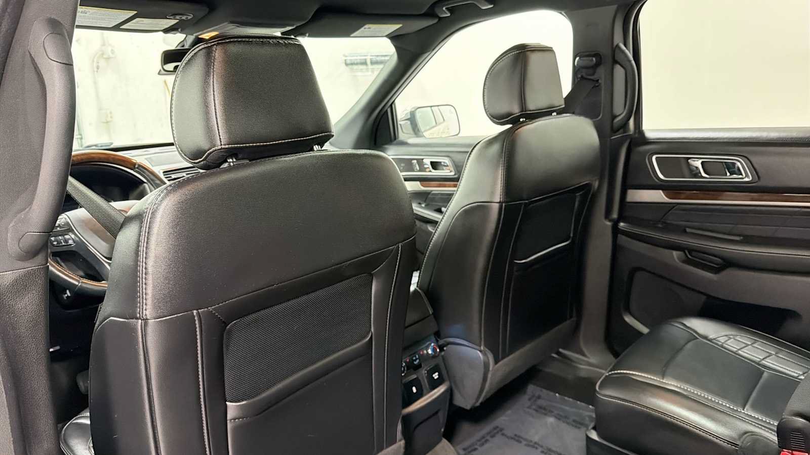 Used 2017 Ford Explorer Platinum AWD/4WD image 27
