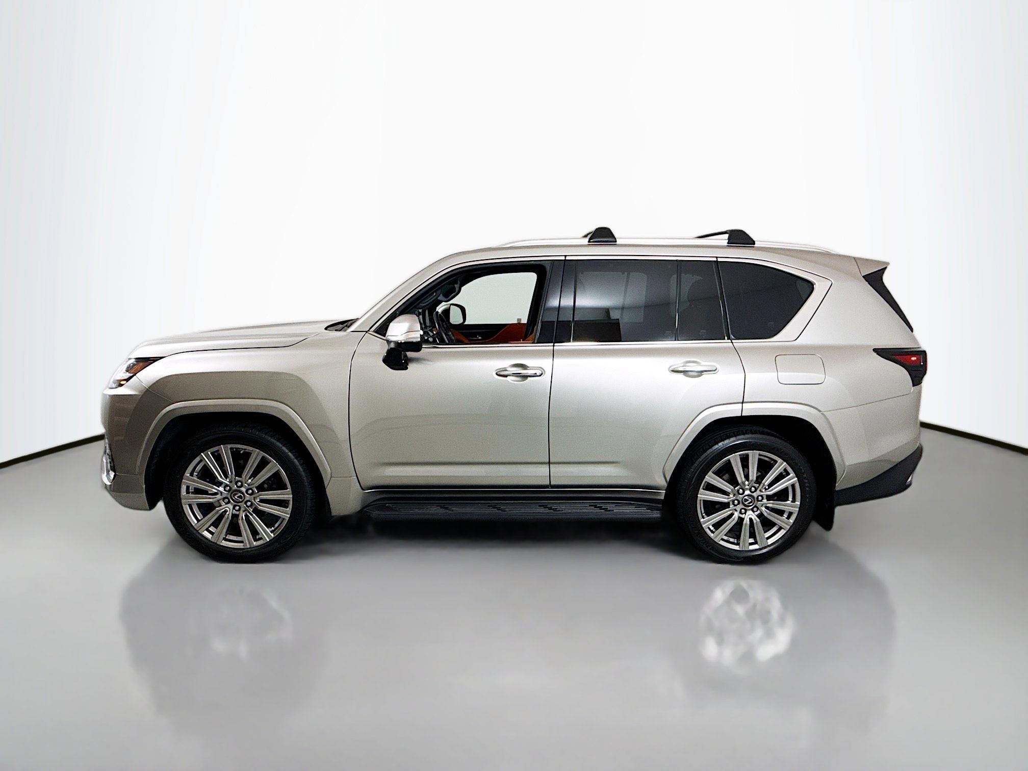 Used 2023 Lexus LX 600 4WD w/ Accessory Package (Z1) image 4