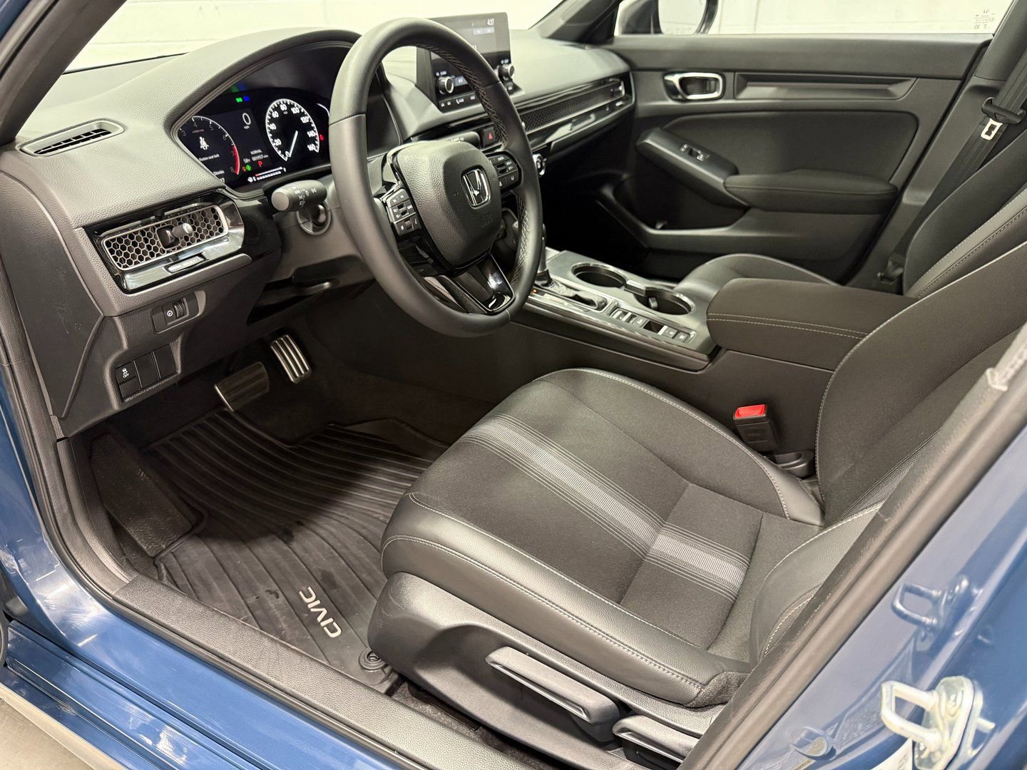 Used 2025 Honda Civic Sport image 11