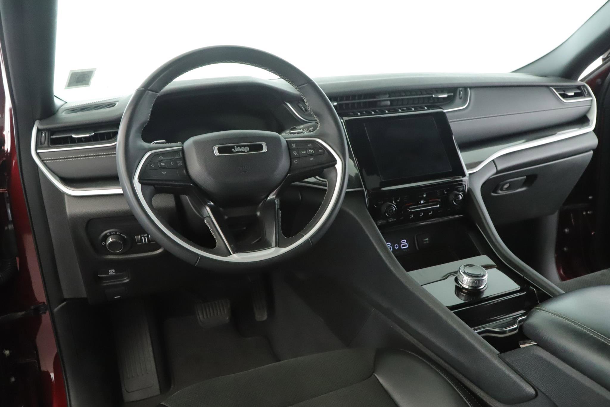 Used 2023 Jeep Grand Cherokee L Laredo AWD/4WD image 2