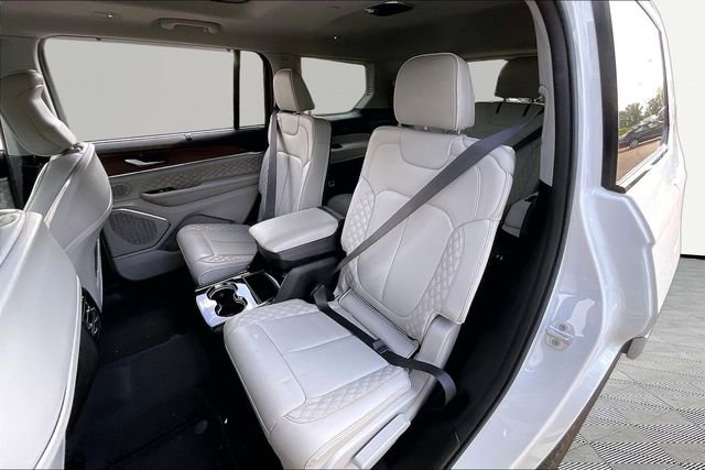 Used 2023 Jeep Grand Cherokee L Summit w/ Advanced Protech Group IV AWD/4WD image 16