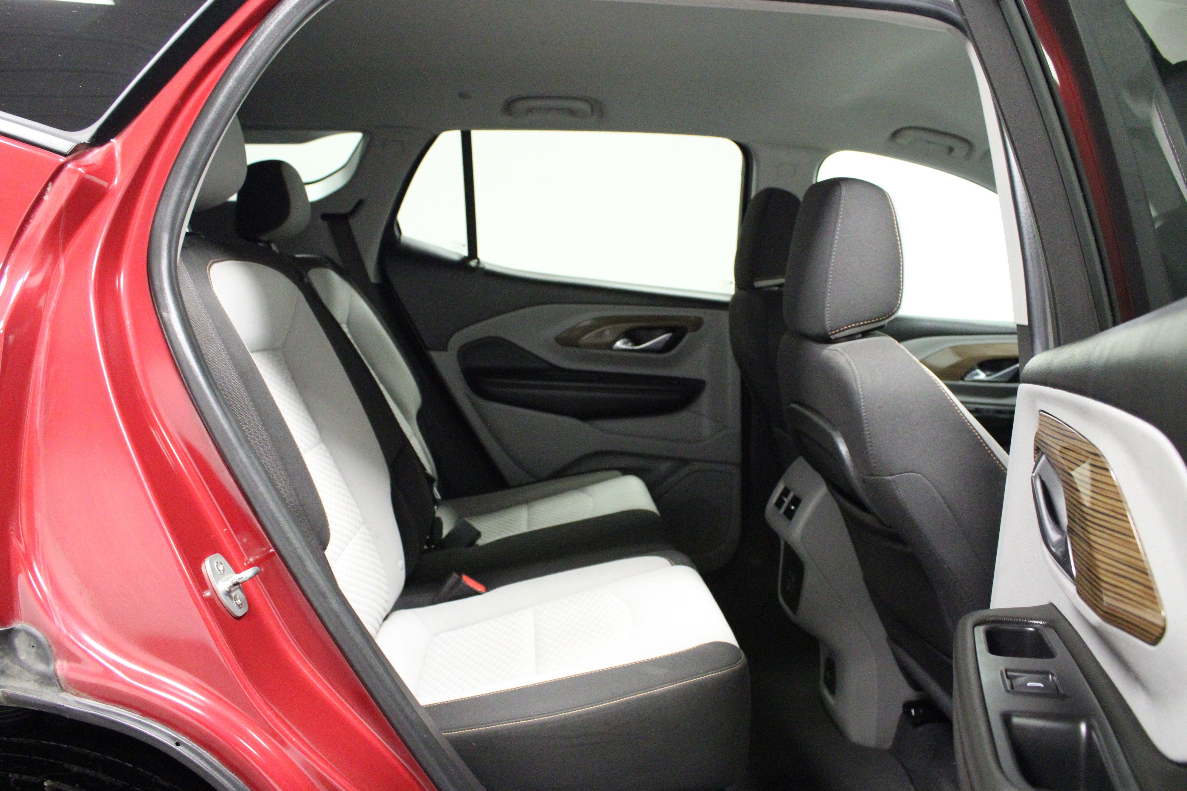 Used 2021 GMC Terrain SLE w/ Driver Convenience Package image 16