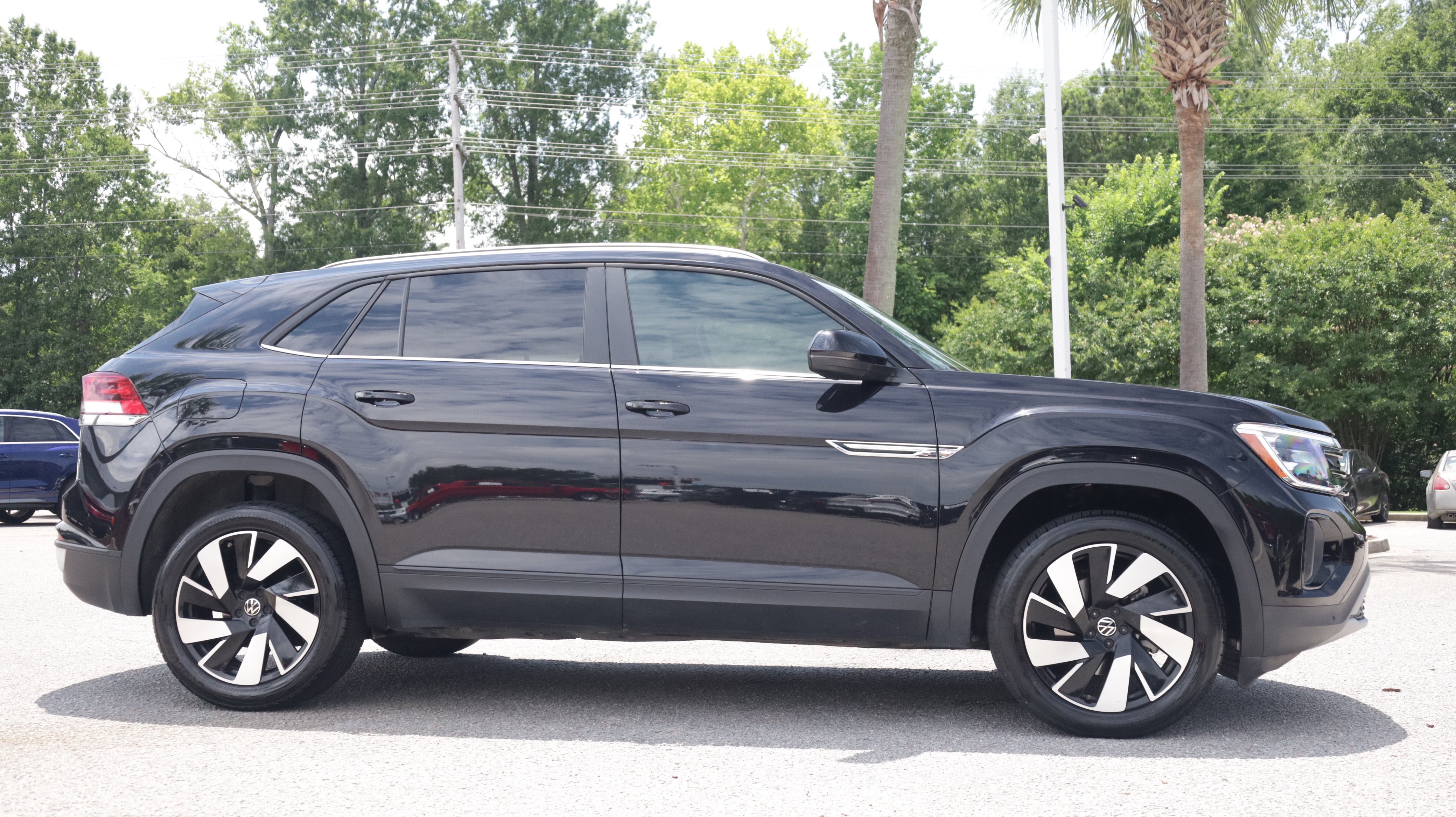 Used 2024 Volkswagen Atlas Cross Sport SE AWD/4WD image 6