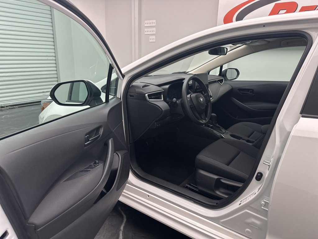 Used 2023 Toyota Corolla LE image 5