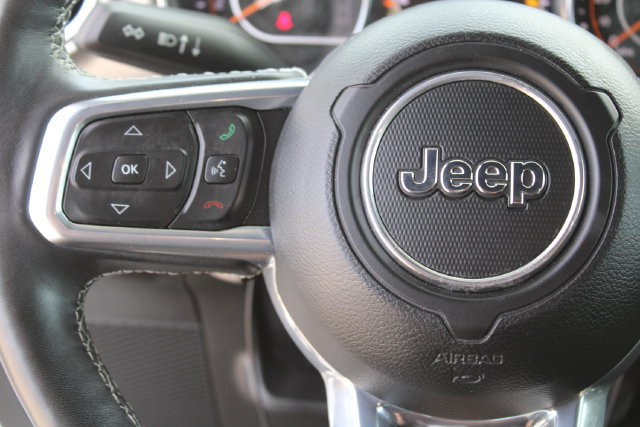 Used 2022 Jeep Wrangler Unlimited Sahara w/ Cold Weather Group AWD/4WD image 17