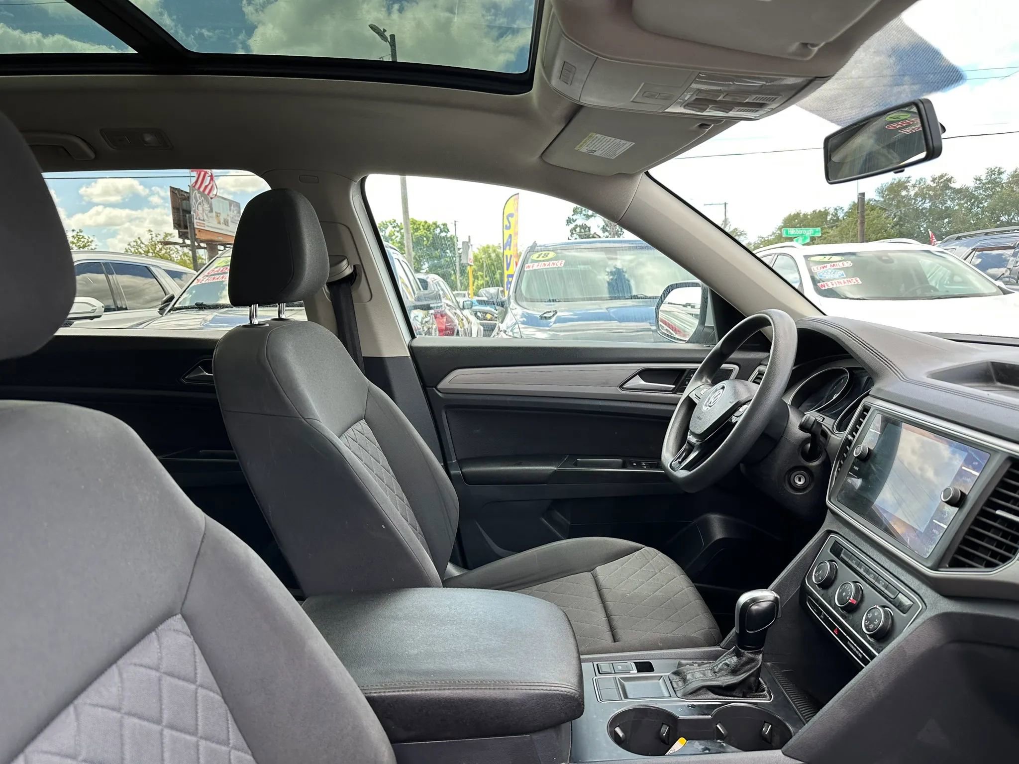 Used 2018 Volkswagen Atlas Launch Edition FWD image 18