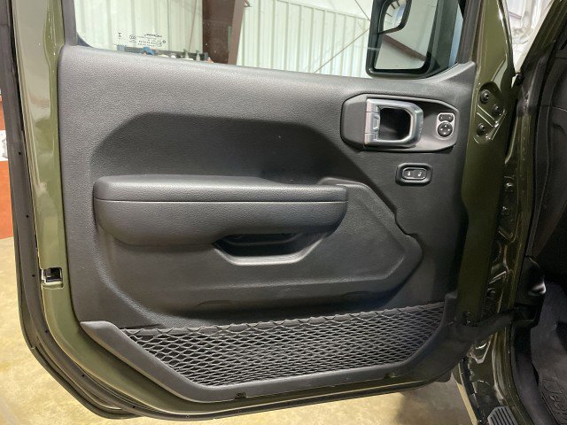 Used 2024 Jeep Gladiator Sport image 12