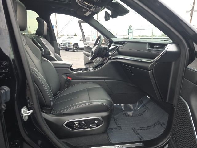 Used 2024 Jeep Grand Cherokee Overland w/ Adv Protech Group III image 44