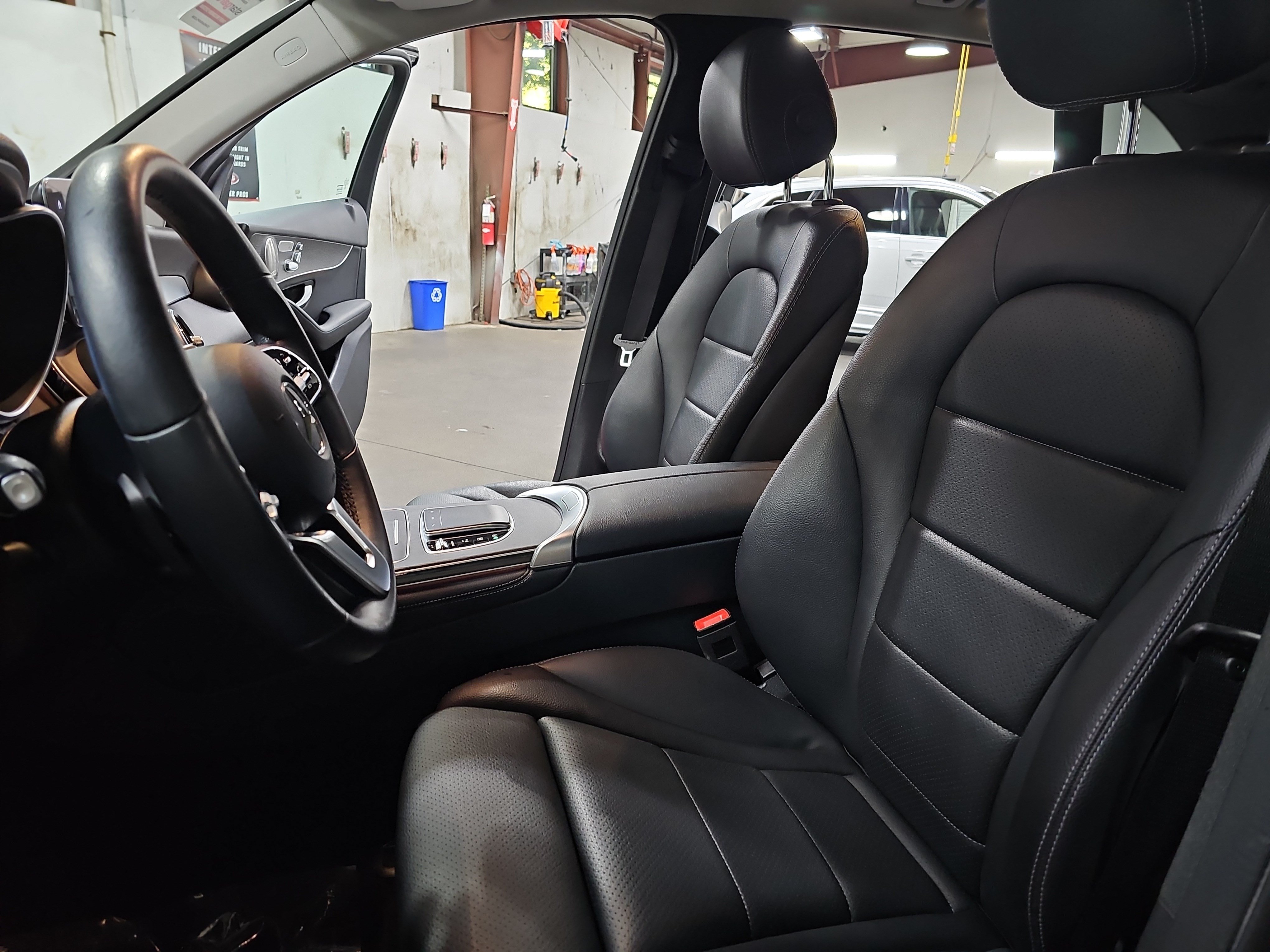 Used 2021 Mercedes-Benz GLC 300 4MATIC image 16