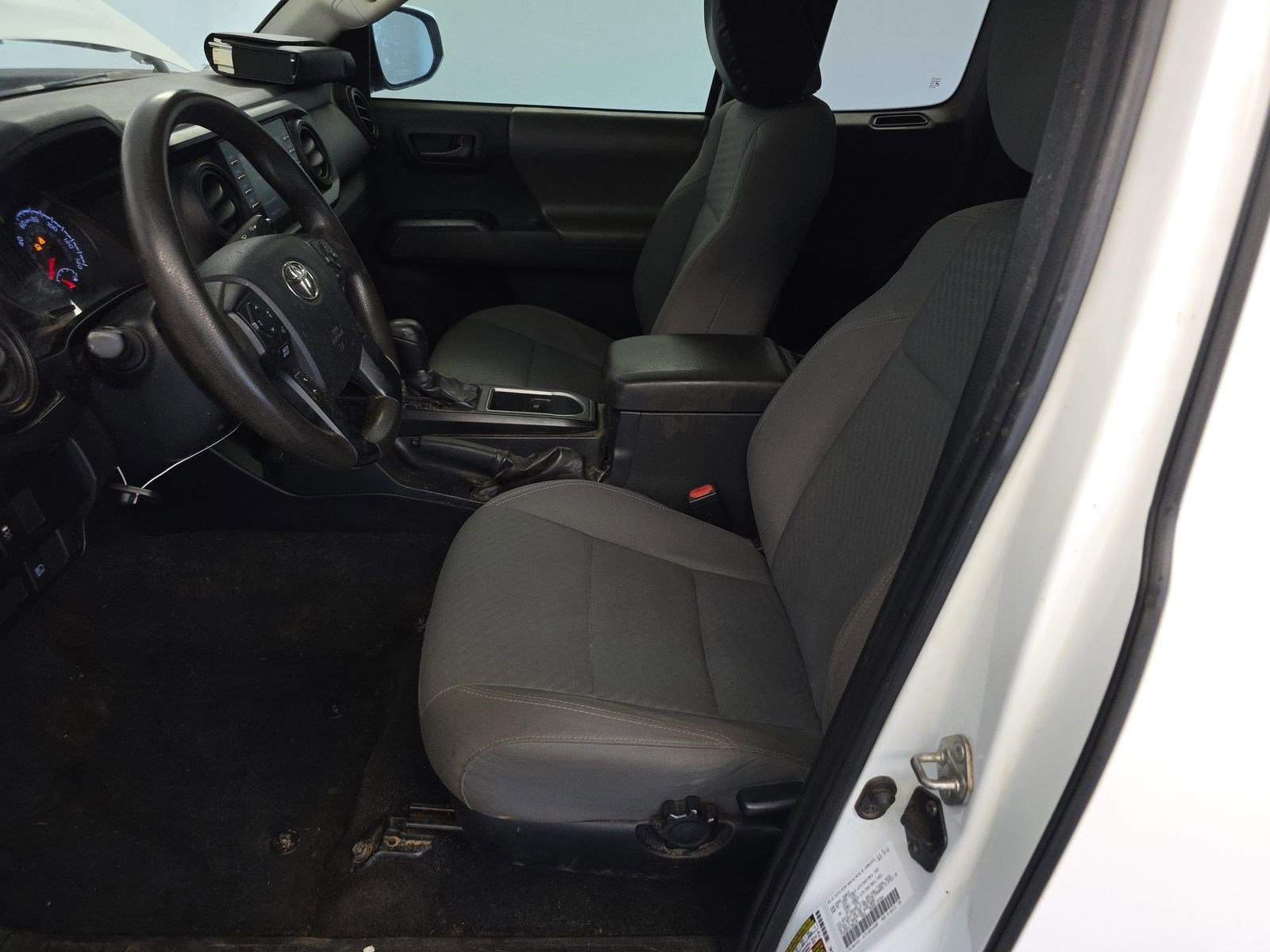 Used 2020 Toyota Tacoma SR AWD/4WD image 6