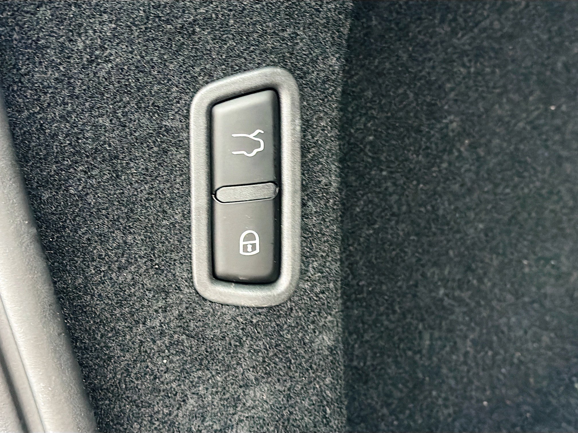 Certified 2023 Maserati Levante GT AWD/4WD image 13
