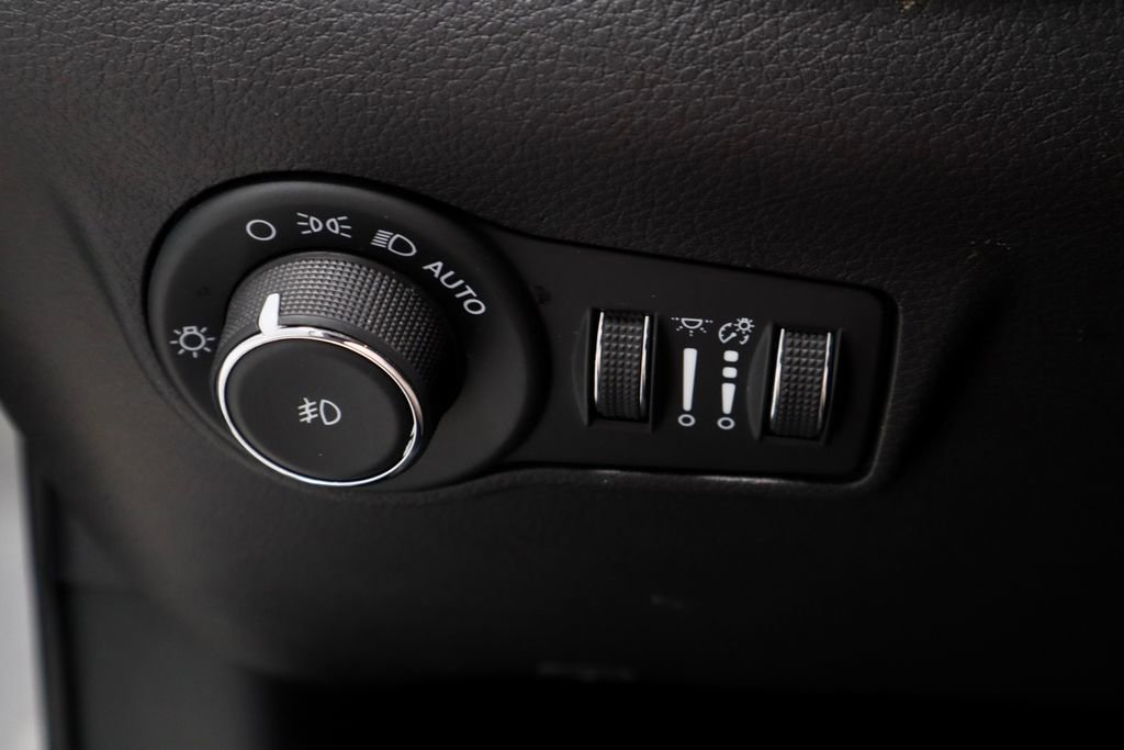 Used 2025 Jeep Compass Trailhawk AWD/4WD image 26