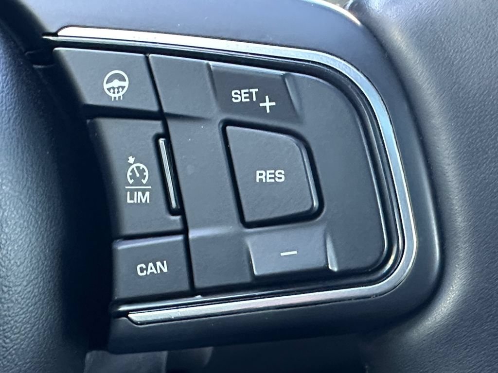 Used 2018 Jaguar XE Premium AWD/4WD image 20
