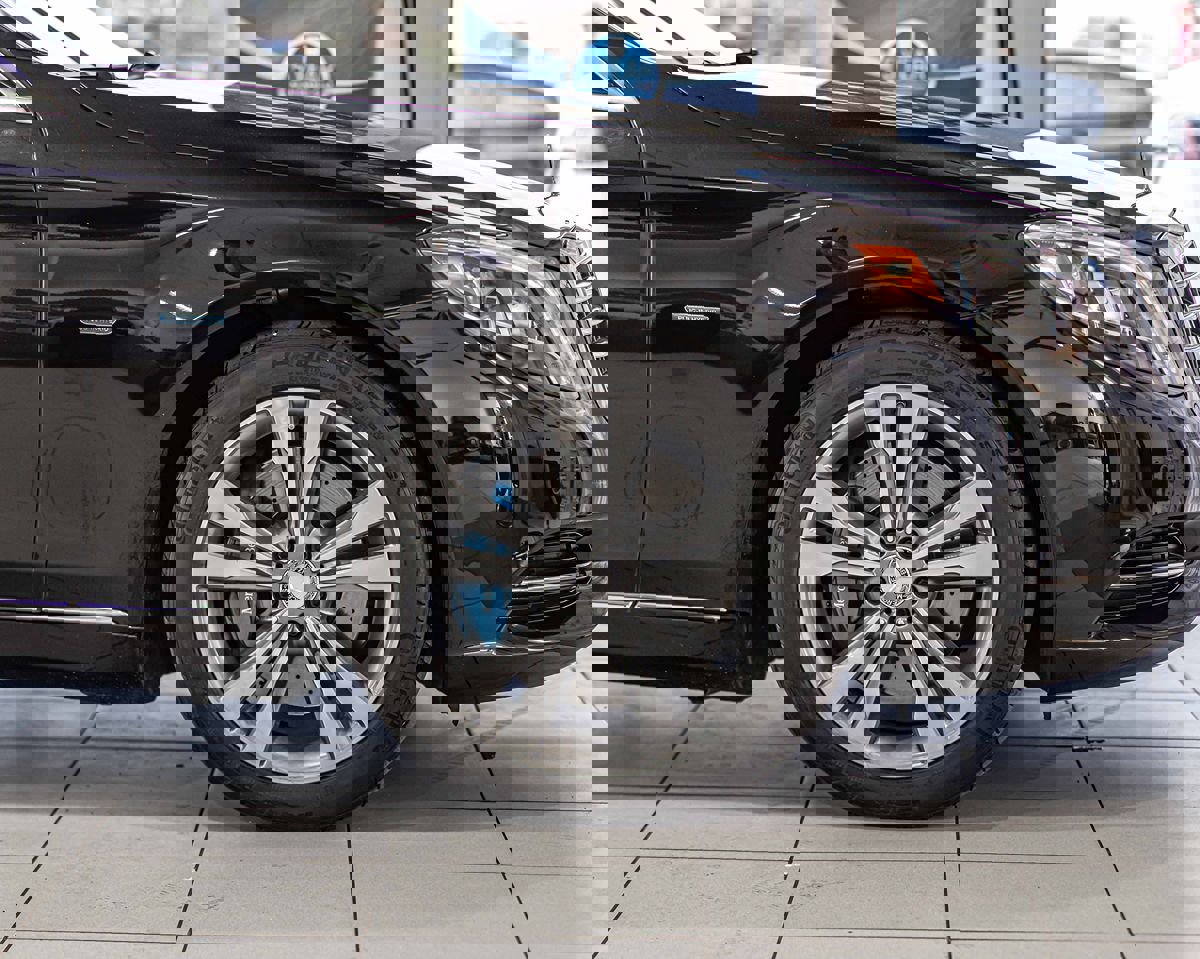 Used 2017 Mercedes-Benz S 550e Sedan w/ Premium Package image 11