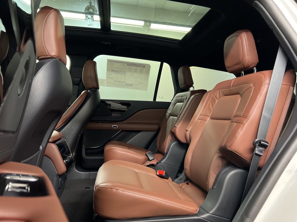Used 2026 Lincoln Aviator Reserve w/ Illumination Package image 33