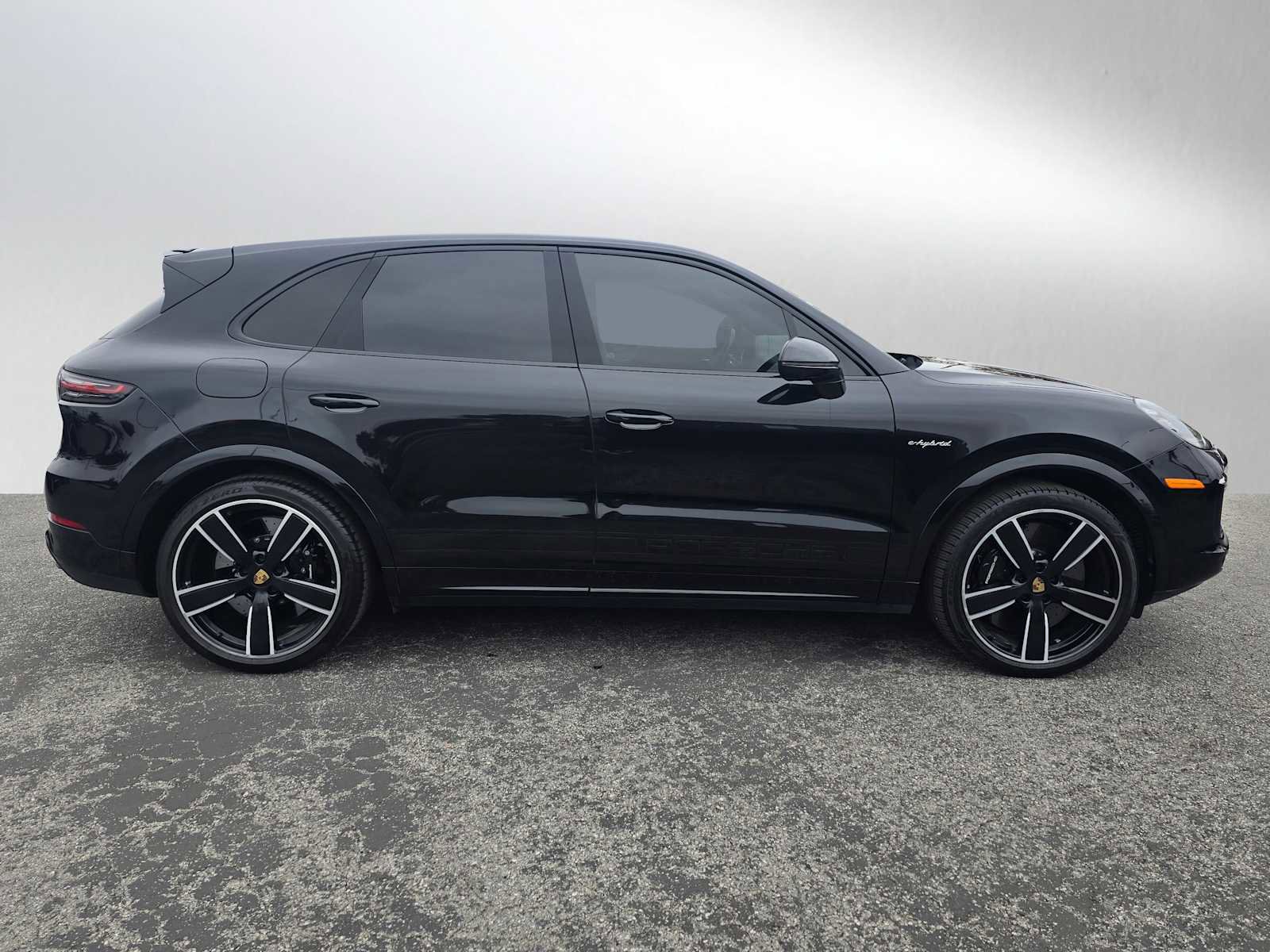 Used 2021 Porsche Cayenne Turbo S image 6