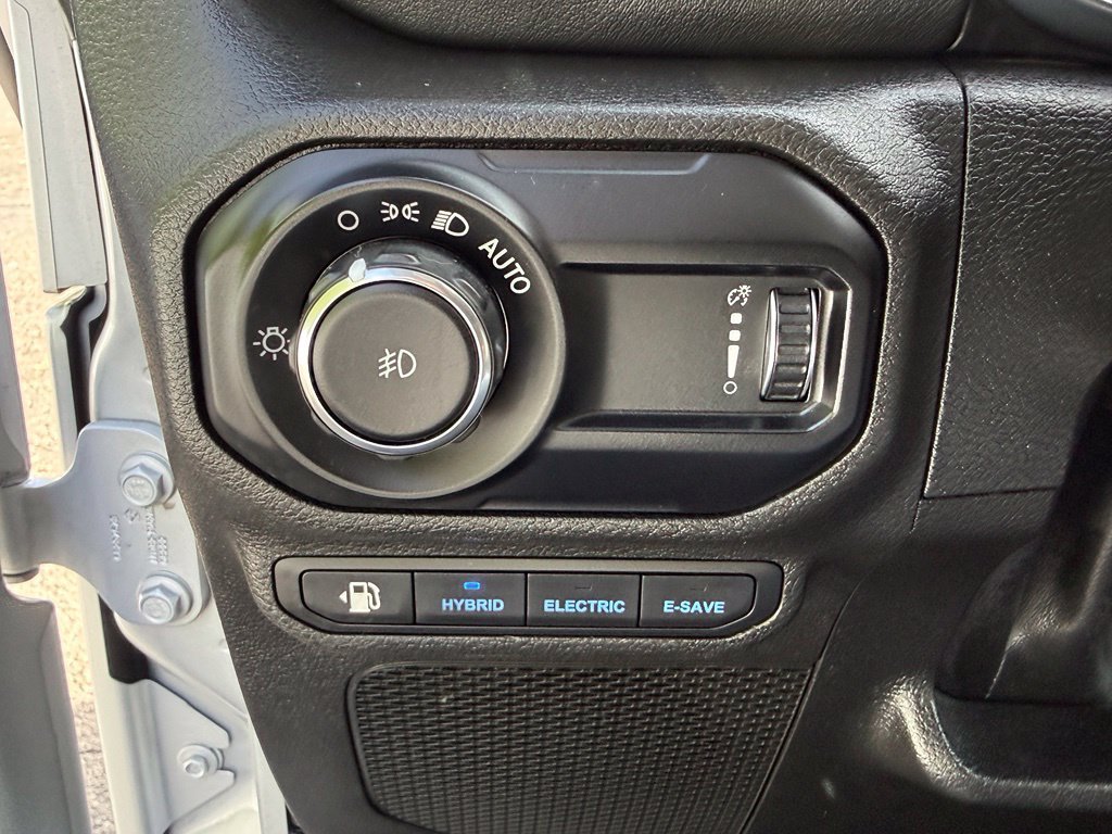 Used 2023 Jeep Wrangler Unlimited Sahara AWD/4WD image 20