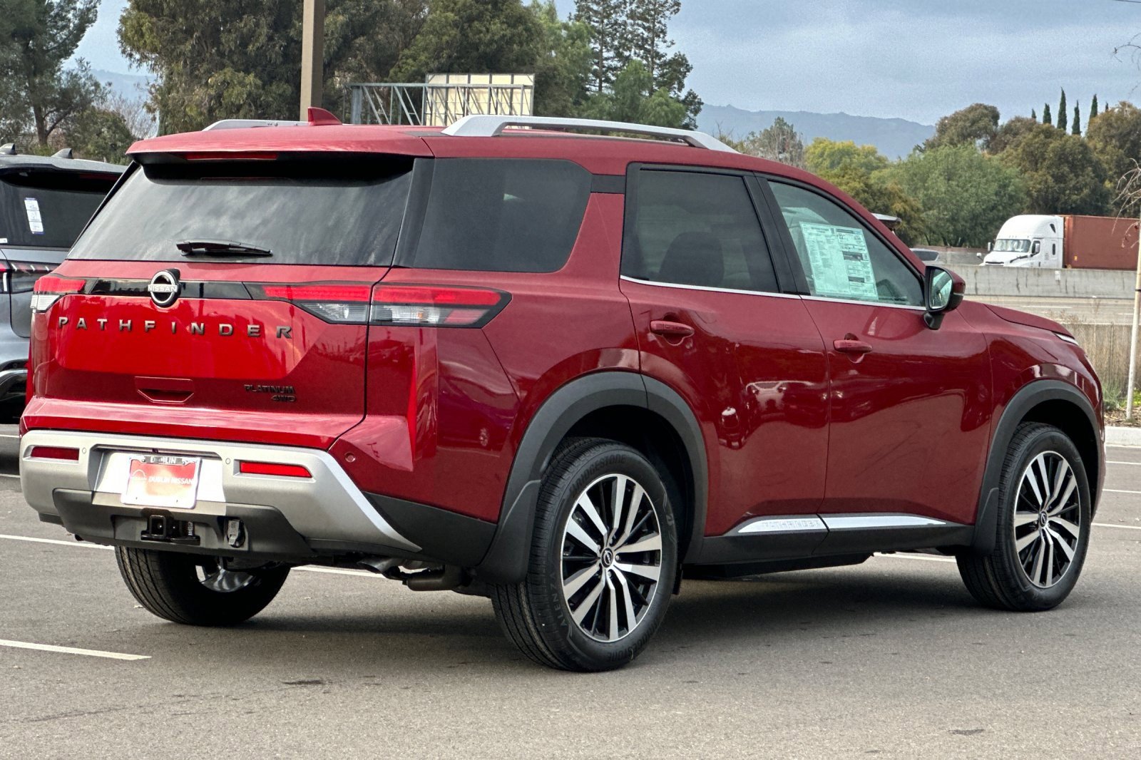 New 2025 Nissan Pathfinder Platinum w/ Black Appearance Package image 4