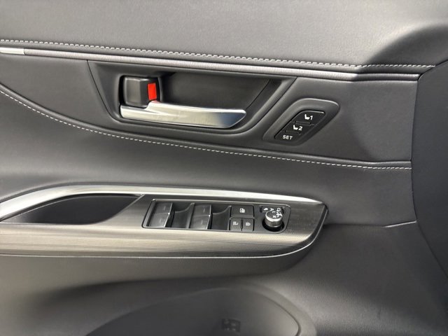 Certified 2024 Toyota Venza XLE image 27