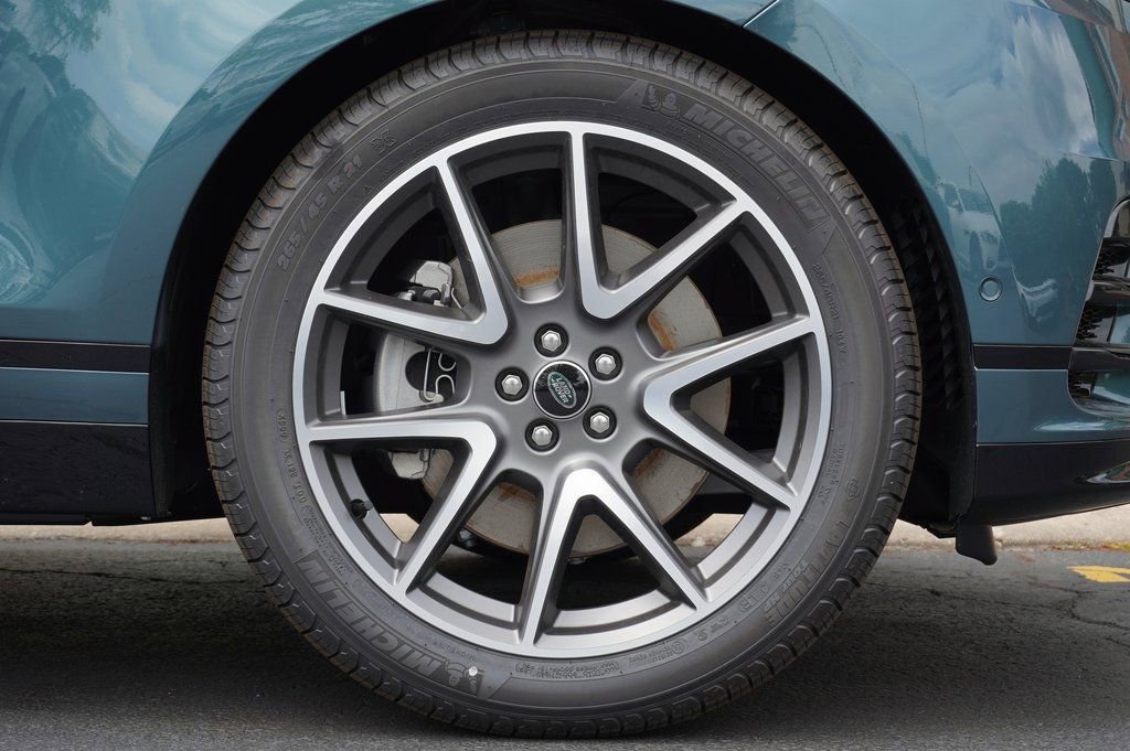 Certified 2026 Land Rover Range Rover Velar Dynamic SE AWD/4WD image 7