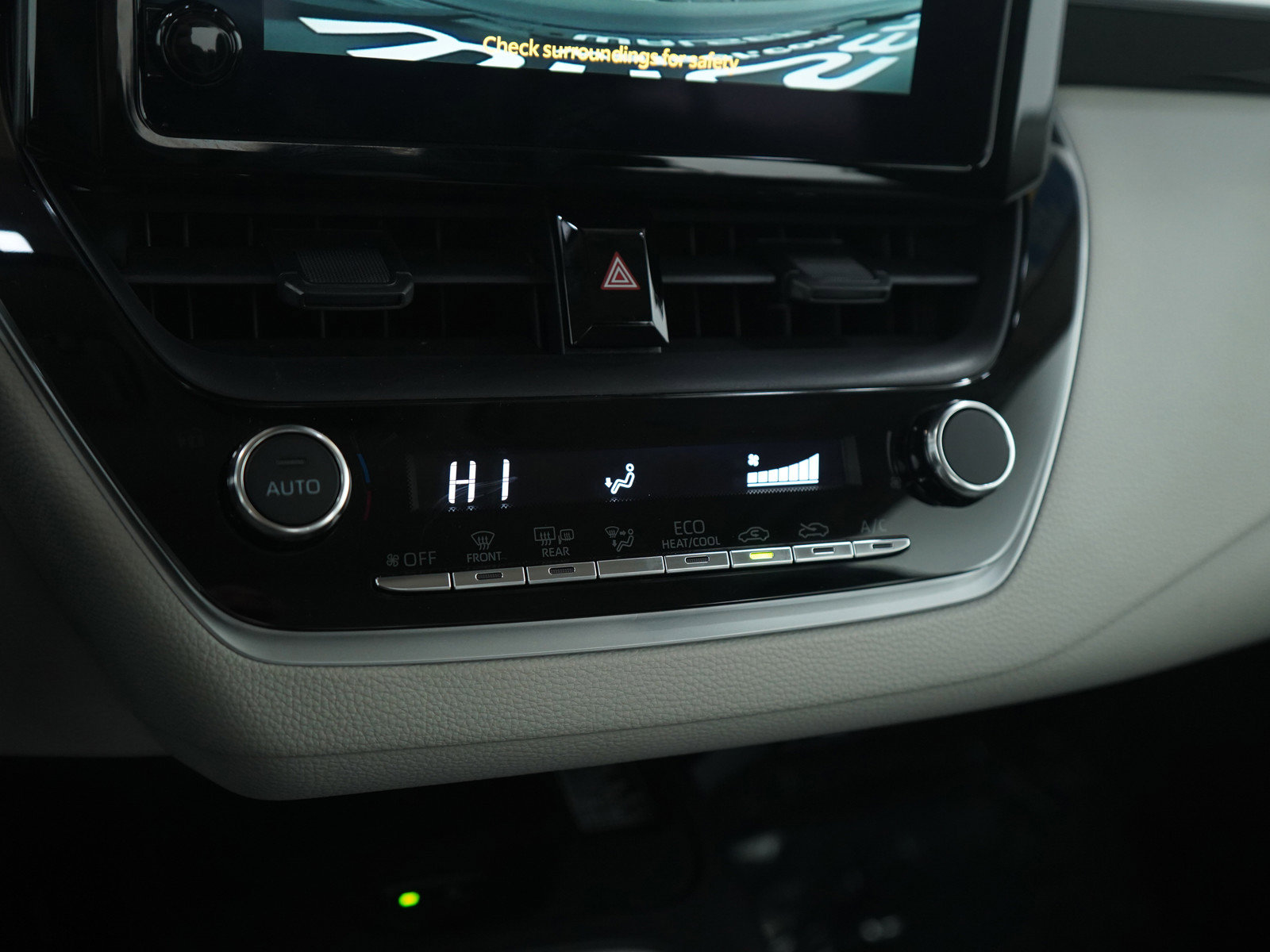 Used 2025 Toyota Corolla LE w/ LE Premium Package image 21