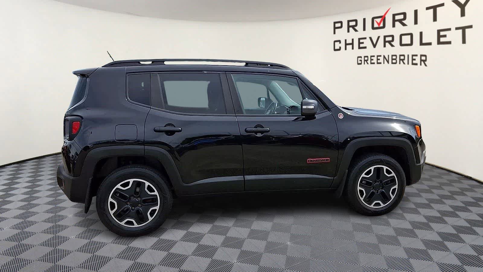 Used 2016 Jeep Renegade Trailhawk w/ Premium Trailhawk Package AWD/4WD image 9