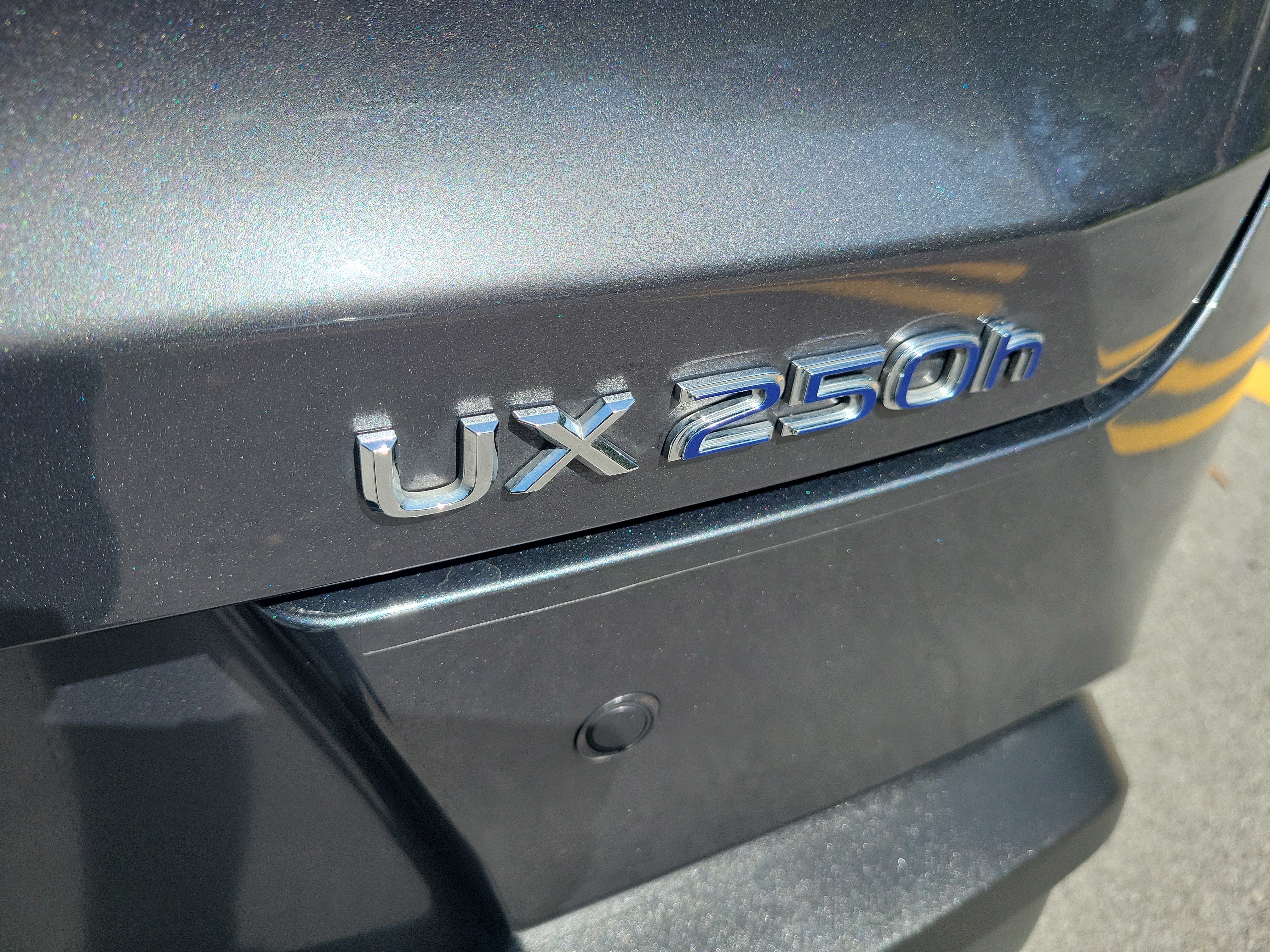 Used 2022 Lexus UX 250h w/ Accessory Package (Z2) AWD/4WD image 8