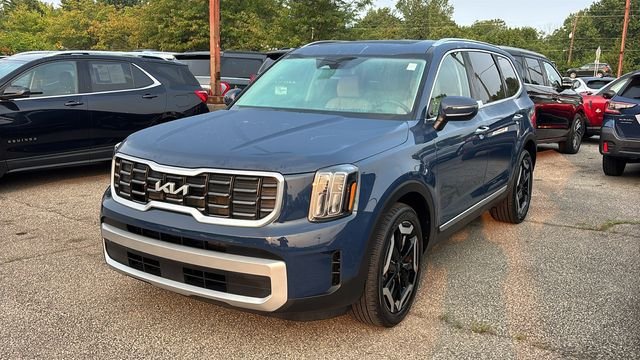Used 2024 Kia Telluride S w/ S Sunroof Package FWD image 3
