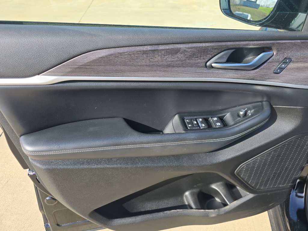 Used 2023 Jeep Grand Cherokee Limited image 18