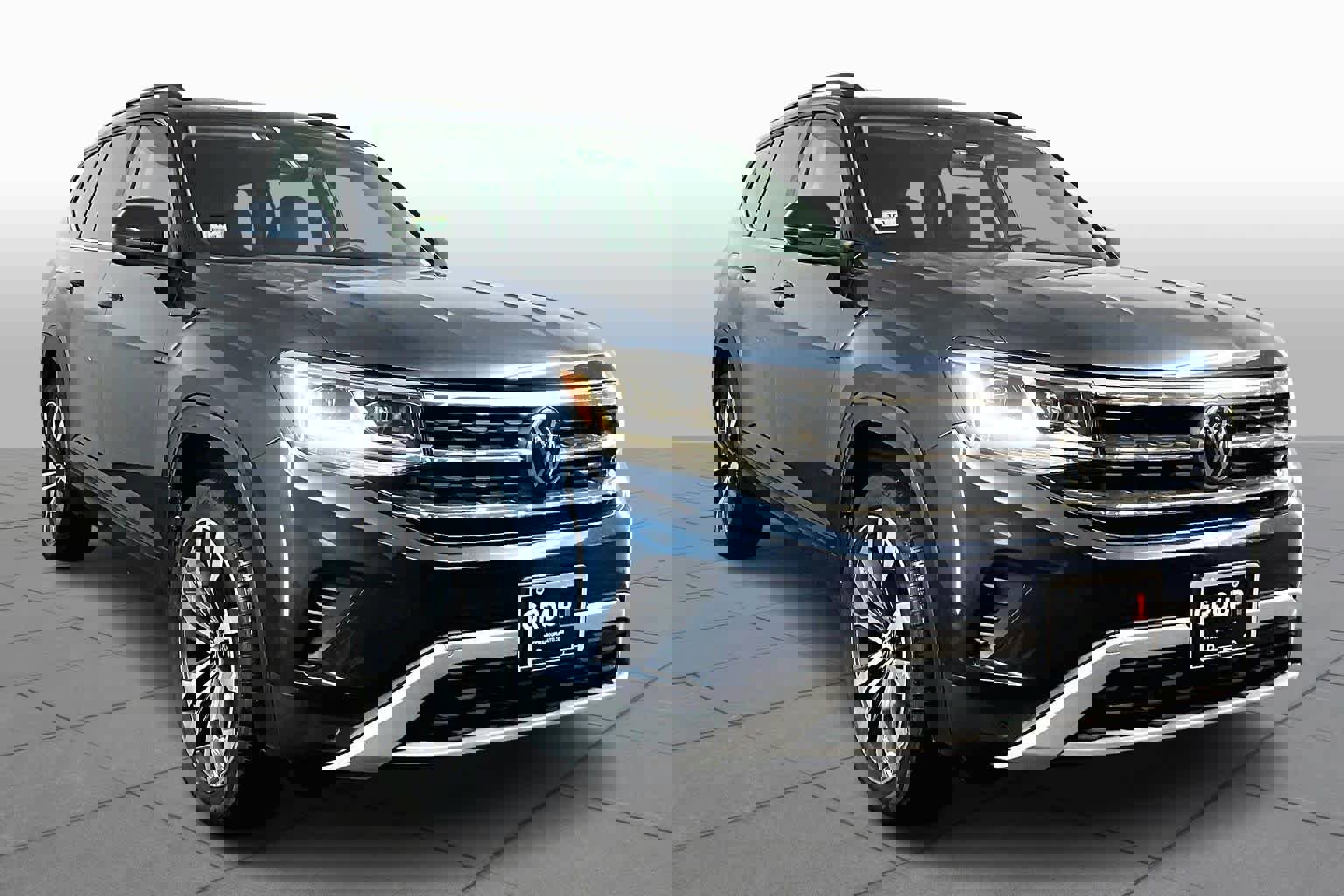 Used 2022 Volkswagen Atlas SE image 2