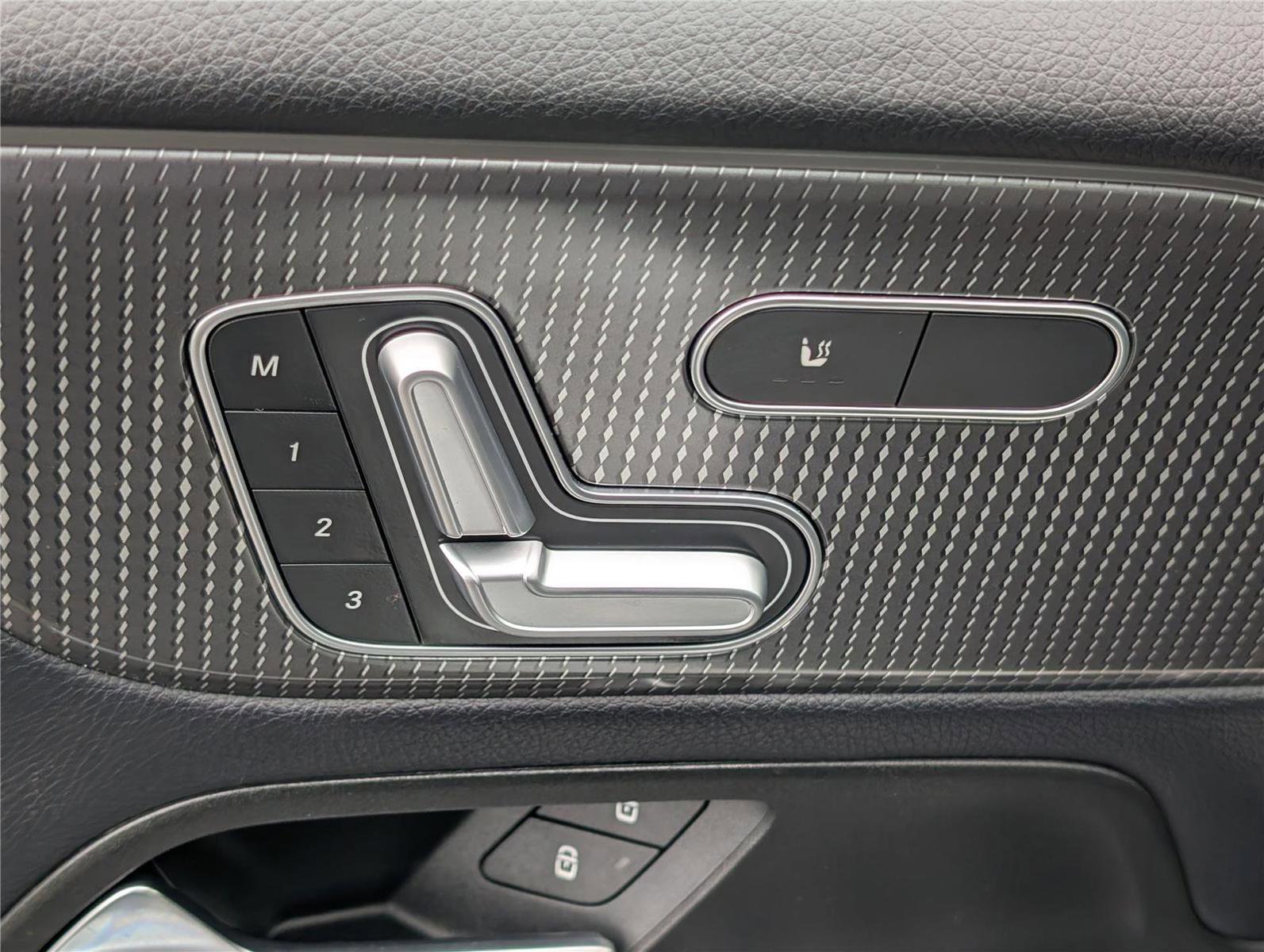 Used 2021 Mercedes-Benz GLB 250 4MATIC image 20