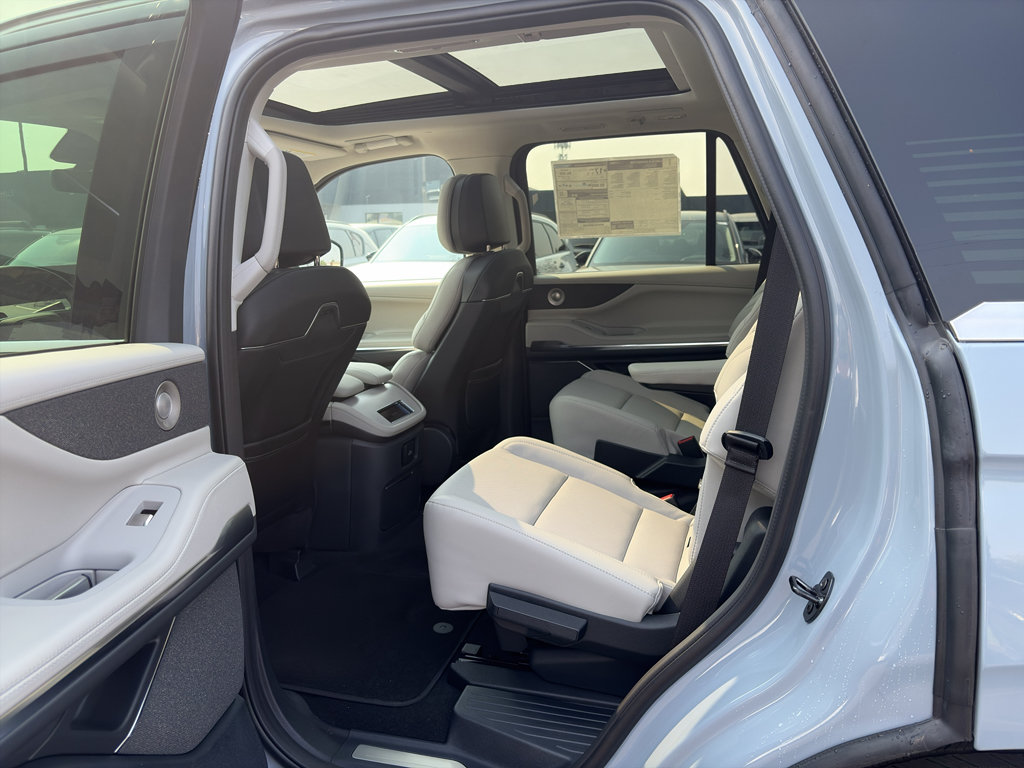 New 2026 Lincoln Navigator Reserve AWD/4WD image 13