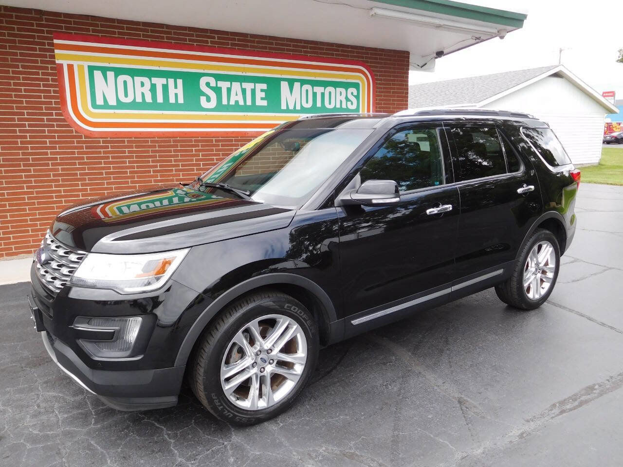 Used 2016 Ford Explorer Limited image 1