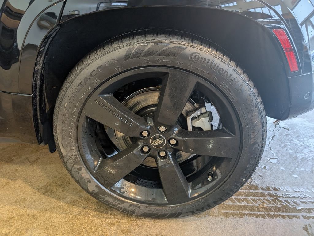 Used 2025 Land Rover Defender 110 X-Dynamic SE image 9