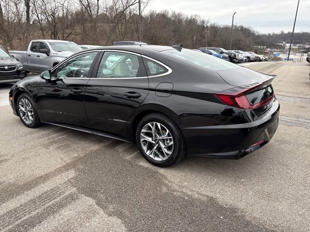 Used 2023 Hyundai Sonata SEL w/ Preferred Accessory Package image 3