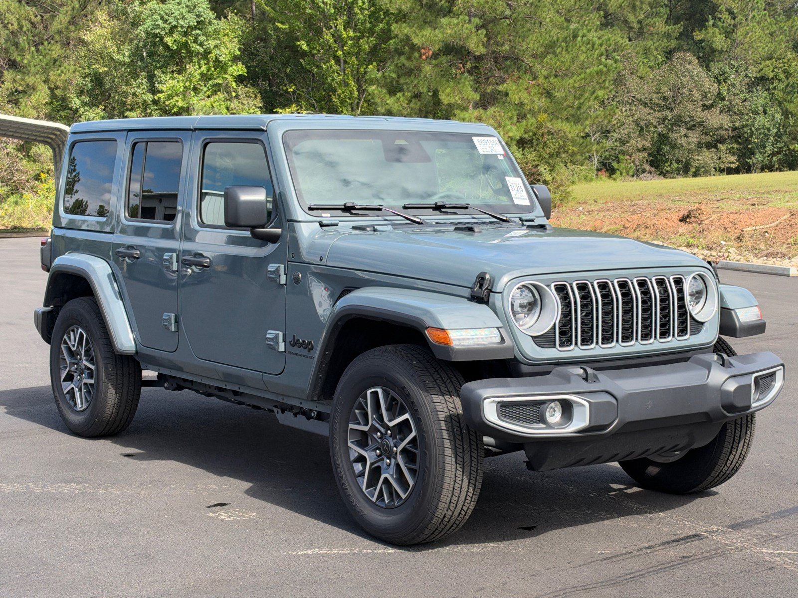 Used 2026 Jeep Wrangler Unlimited Sahara AWD/4WD image 3