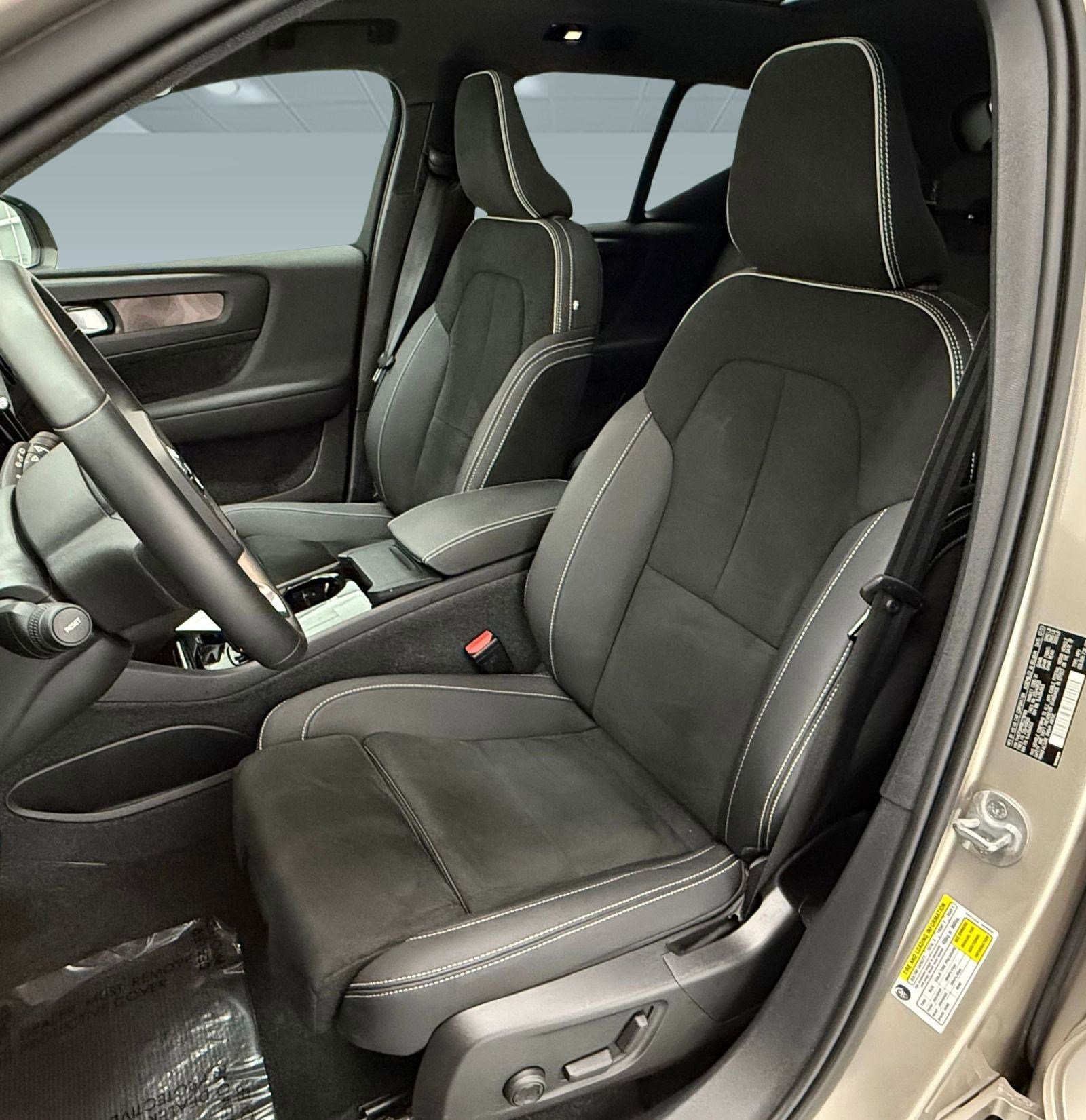 Used 2024 Volvo XC40 Recharge Ultimate w/ Protection Package Premier image 5