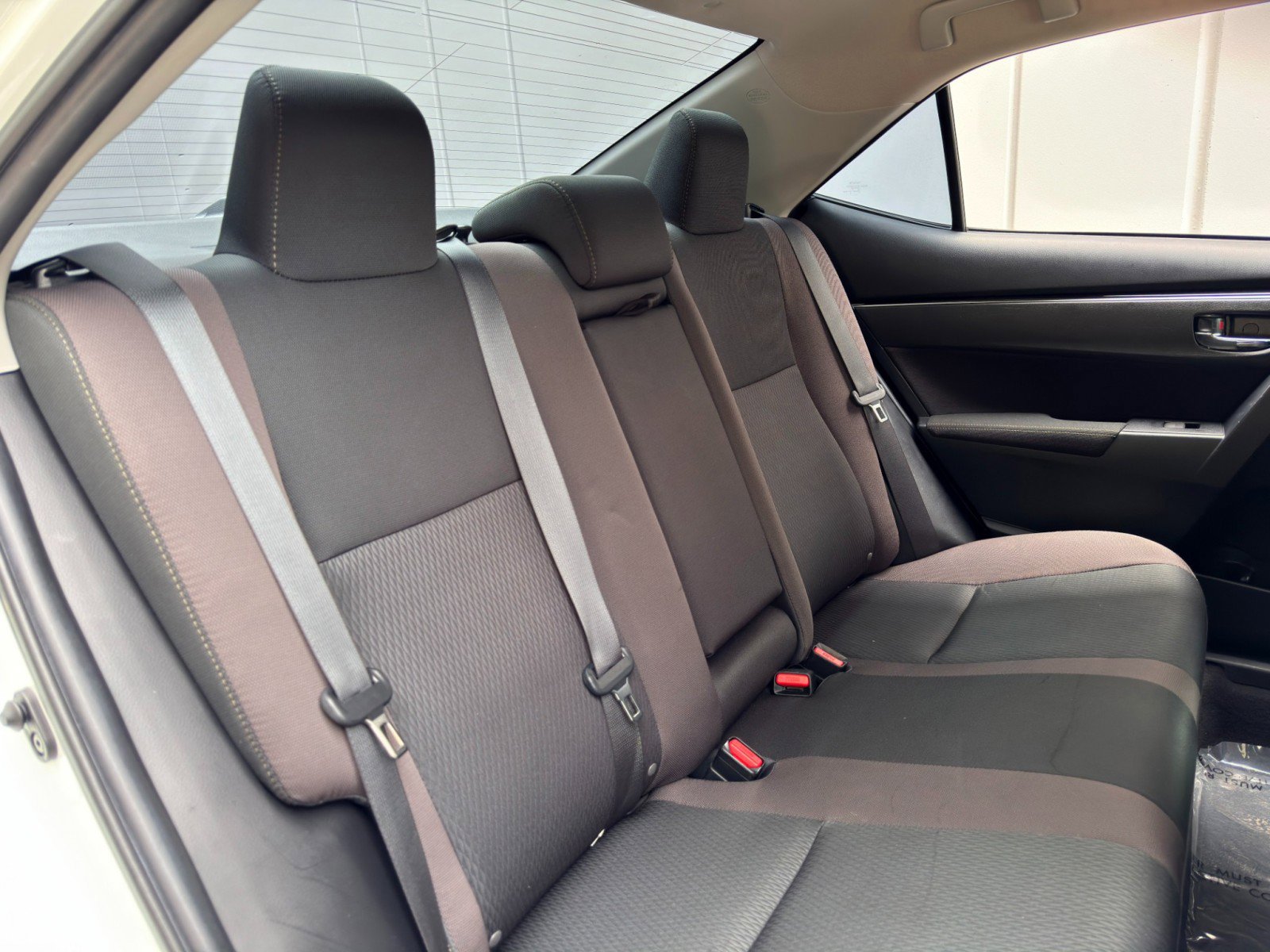 Used 2019 Toyota Corolla LE w/ Carpet Mat Package (TMS) FWD image 30