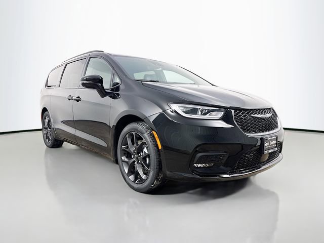 New 2026 Chrysler Pacifica Select w/ S Appearance Package image 1