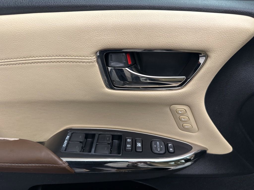Used 2015 Toyota Avalon XLE Touring FWD image 19