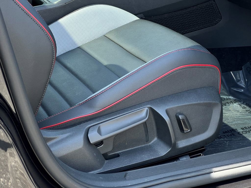 Used 2022 Volkswagen GTI SE image 11