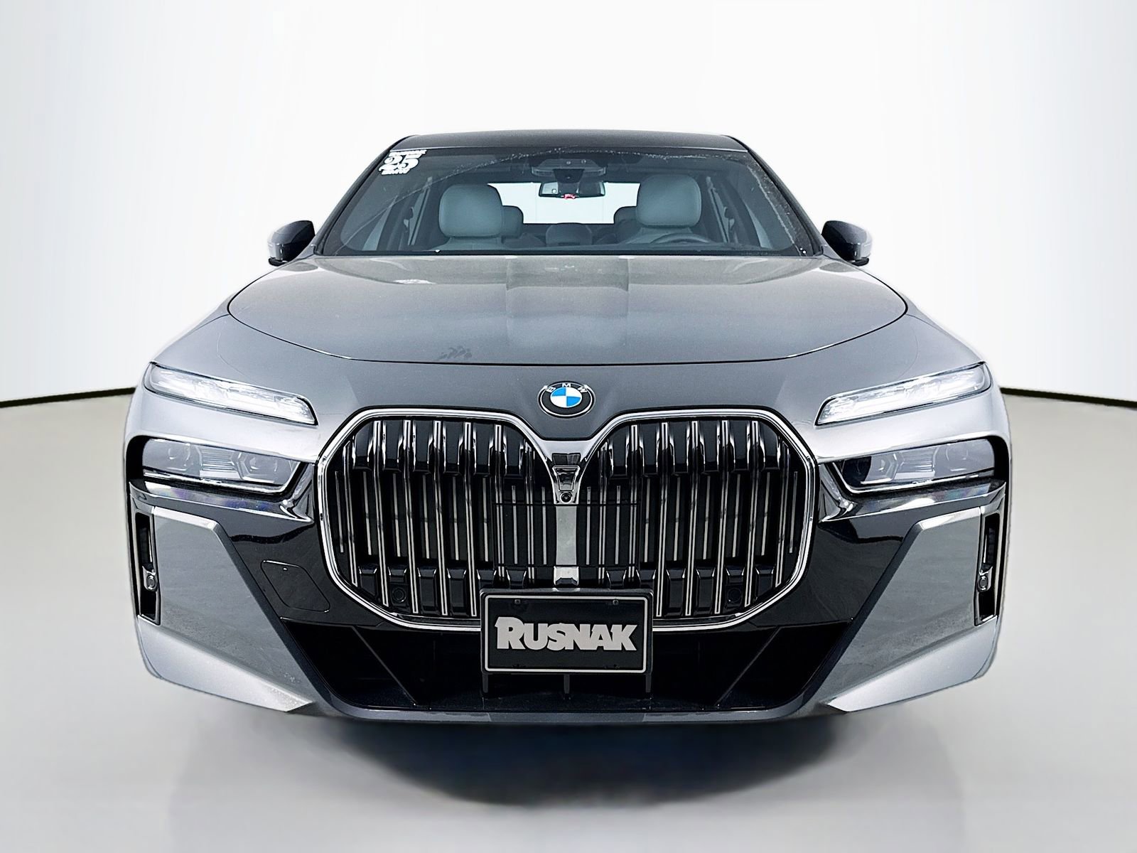 Used 2025 BMW 760i xDrive image 2