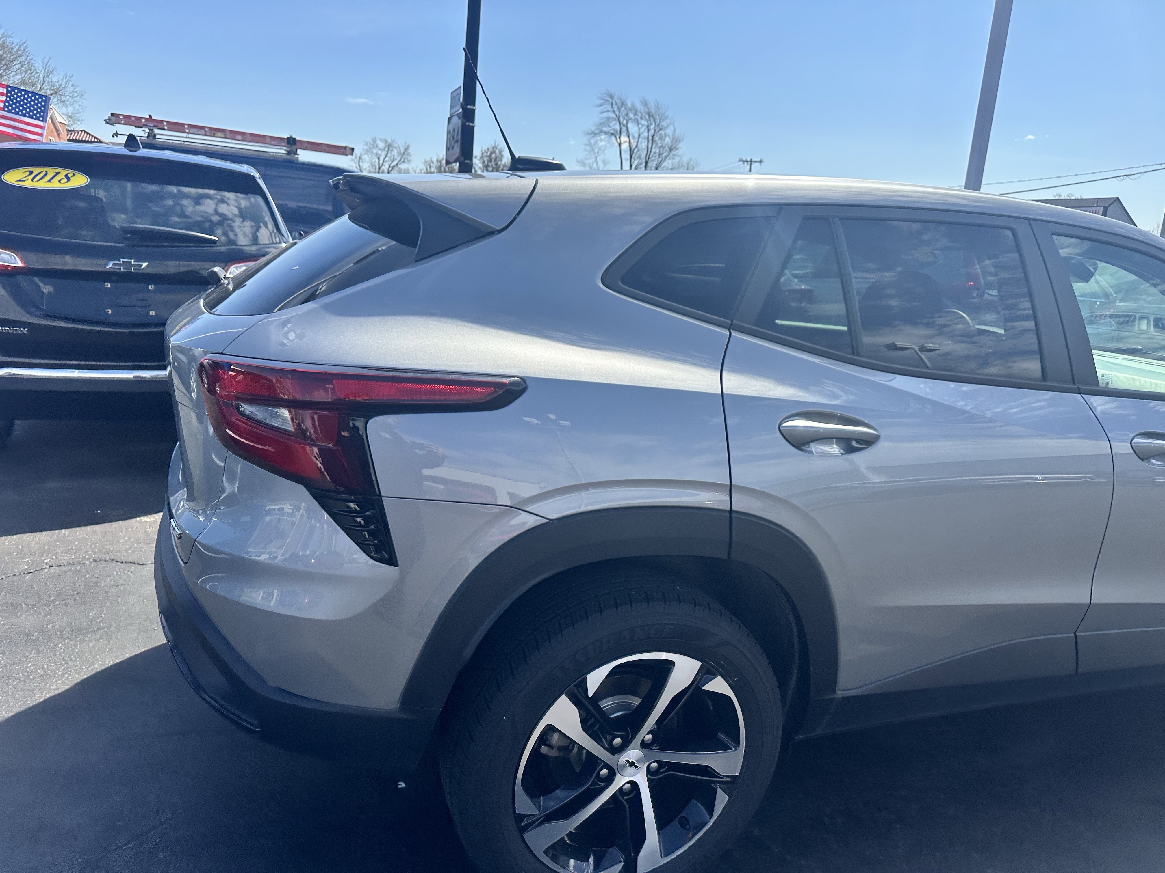 Used 2024 Chevrolet Trax RS FWD image 8