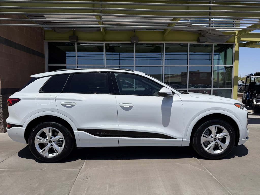 Used 2025 Audi Q6 e-tron Premium w/ Convenience Package RWD image 9