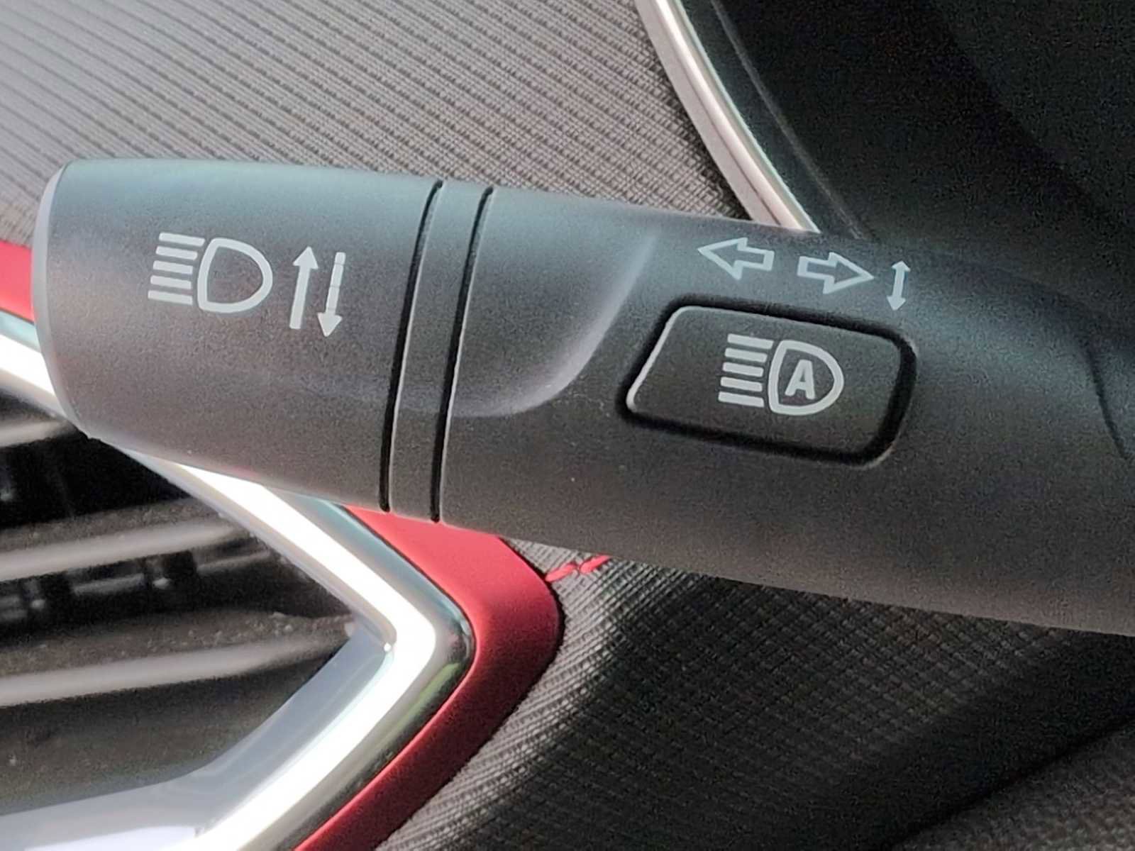 Used 2021 Chevrolet TrailBlazer RS w/ Sun and Liftgate Package image 28